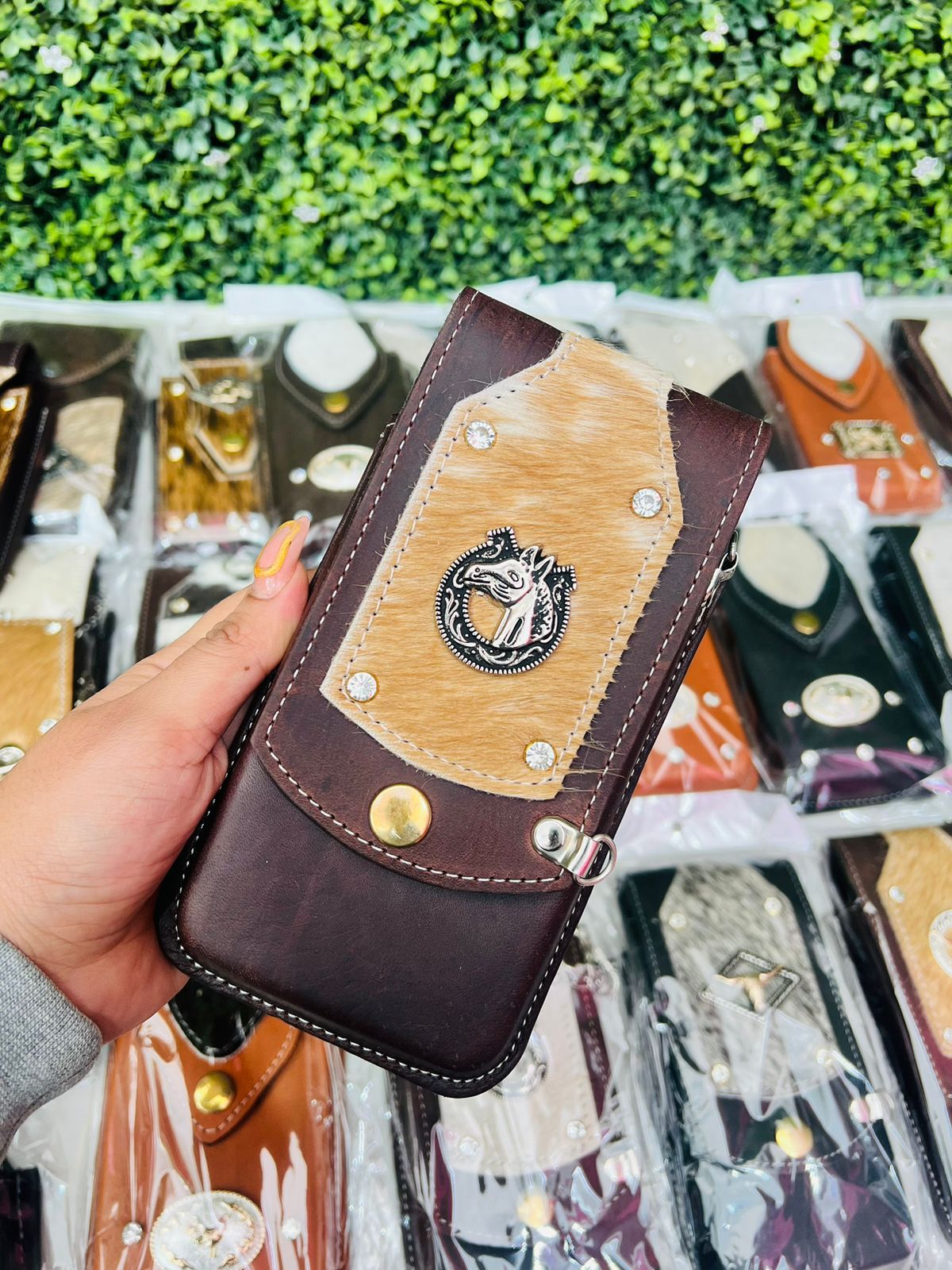 Porta Celular Vaquero de Piel de Res: Elegancia y Funcionalidad