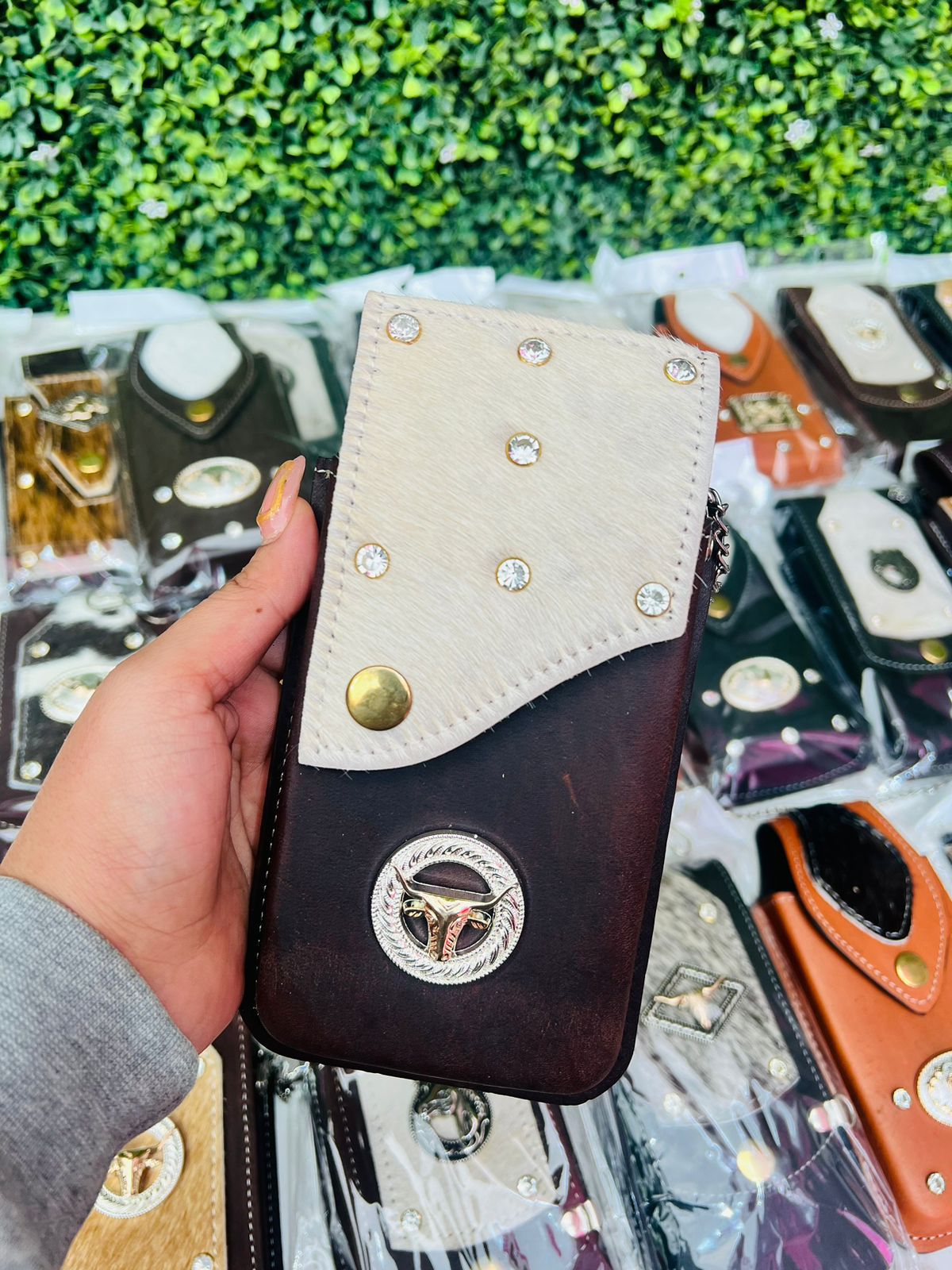 Porta Celular Vaquero de Piel de Res: Elegancia y Funcionalidad