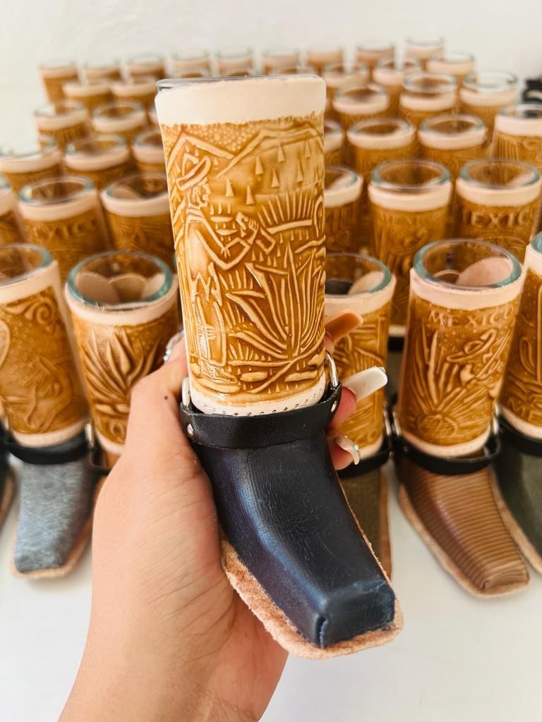 Shot Tequilero en Forma de Bota Vaquera: ¡Brinda con Estilo Mexicano!